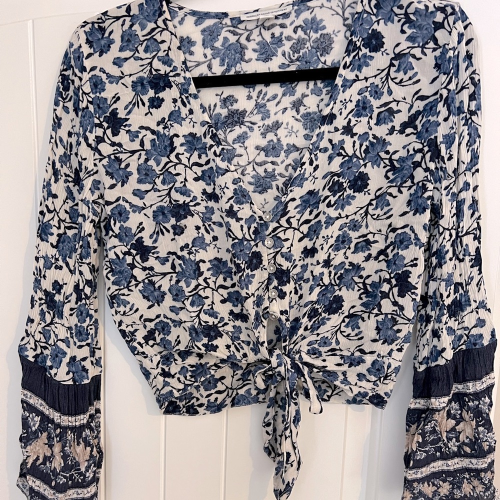 Crop Top | Tie | Ruffle detail on sleeves